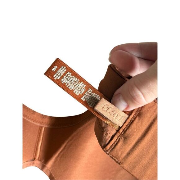 SKIMS wireless form Plunge bra size 44C Bronze Brown - Picture 4 of 7